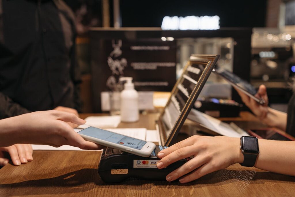 Contactless payment with smartphone